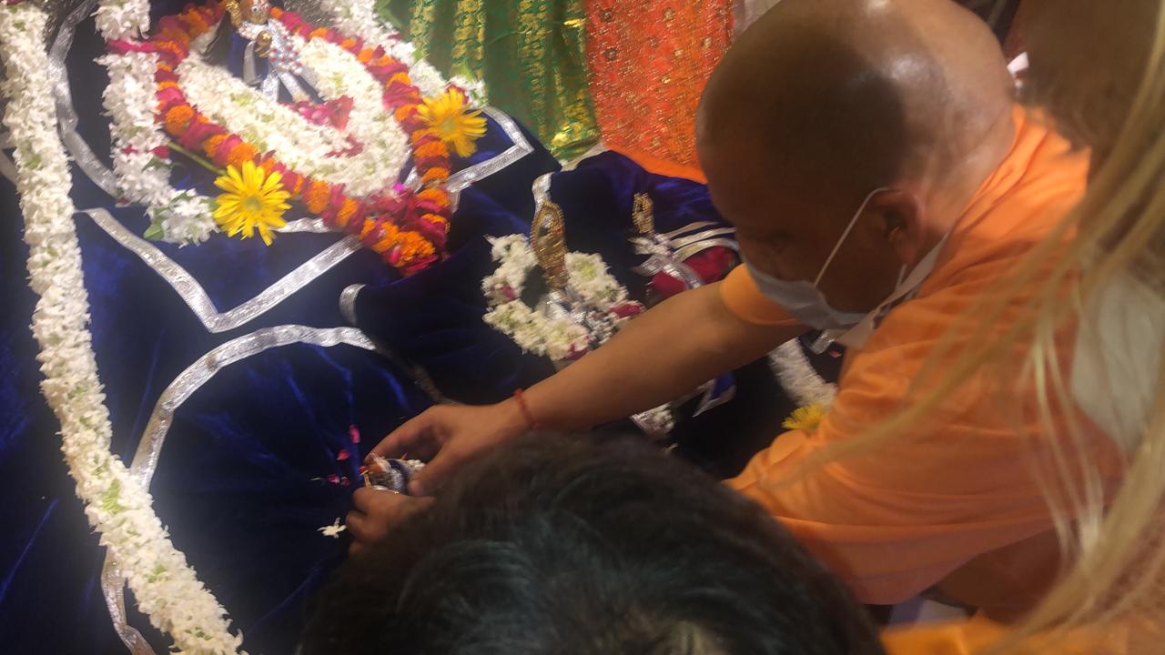 अयोध्या पहुंचे CM योगी, श्रीराम लला के दर्शन किए, करेंगे शिलान्यास की तैयारियों की समीक्षा