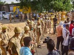 हाथरस केस: रेप के आरोपियों ने लिखी SP को चिट्ठी, कहा-पीड़िता की मौत भाई की पिटाई से हुई