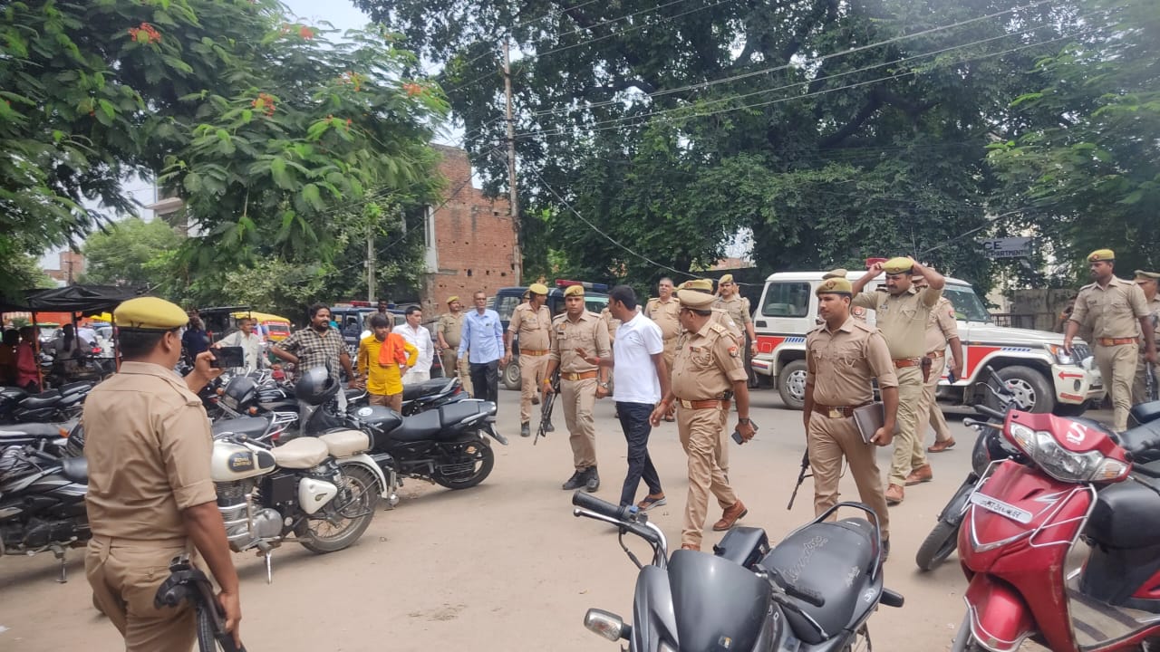 राजा भैया के खिलाफ चुनाव लड़ने वाला सपा नेता गिरफ्तार , अदालत लेकर पहुची पुलिस