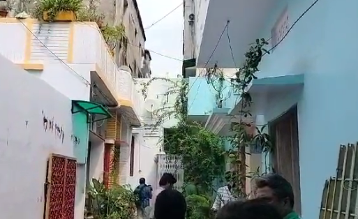 आजम खान के वकील इश्तियाक अहमद सिद्दीकी के घर पर आईटी की छापेमारी