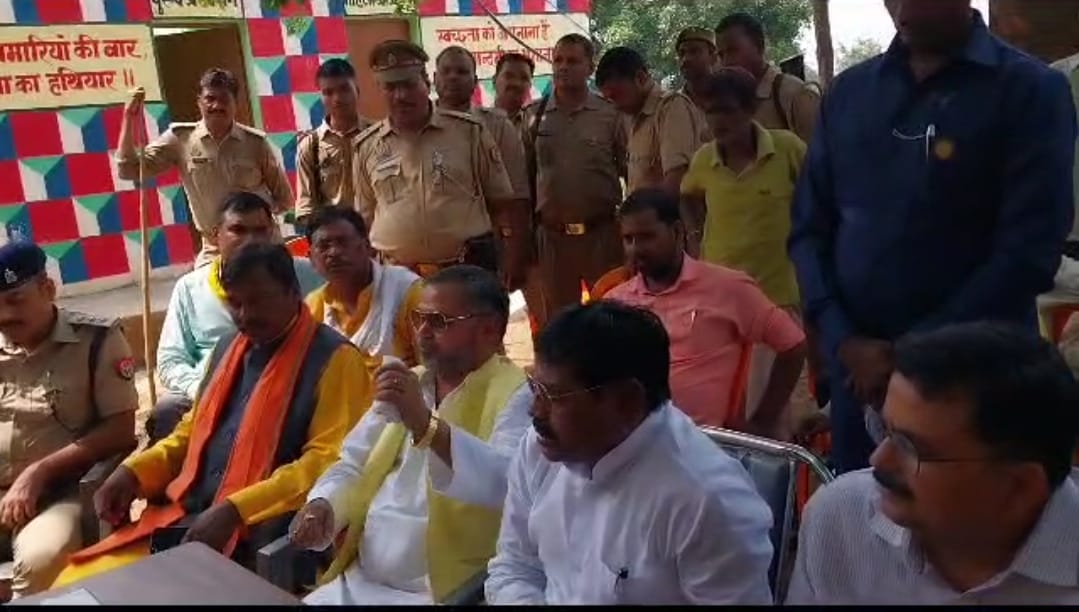 UP : अपनी ही सरकार की बखिया उधेड़ते नजर आए पुर्व भाजपा सांसद