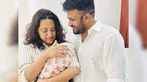 एक्ट्रेस Swara Bhaskar ने बेटी को दिया जन्म,  सोशल मीडिया पर शेयर की तस्वीरे