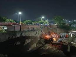 Lucknow : अपार्टमेंट में मल्टीलेवल पार्किंग की धंसी जमीन , मलबे में दबे सैकड़ों मजदूर , रेस्क्यू ऑपरेशन जारी
