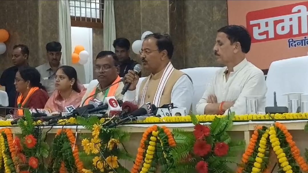 गरीब बाइक सवारों का आनलाइन चालान नही उन्हे जागरूक करे और हेलमेट गिफ्ट करे पुलिस- डिप्टी सीएम
