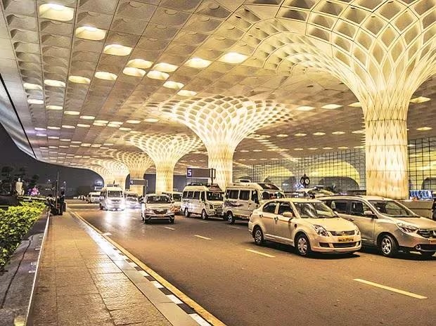 इमेल पर मिली Mumbai Airport को बम से उड़ाने की धमकी , पुलिस जांच में जुटी