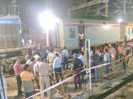 प्रयागराज स्टेशन पर पटरी से उतरी सुहेलदेव एक्‍सप्रेस ट्रेन, यात्रियों में मचा हड़कंप