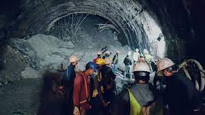 Tunnel में फंसे मजदूर 35-40 घंटे में आ सकते हैं बाहर ,सामनें आया ये बड़ा अपडेट