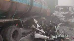 पंजाब में भीषण सड़क हादसा, ट्रक और कैंटर के बीच आई कार, 6 लोगों की मौत