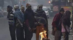 उत्तर भारत में कड़ाके की ठंड से जनजीवन अस्त व्यस्त , कोहरे से ट्रेनों और फ्लाइट्स पर बुरा असर