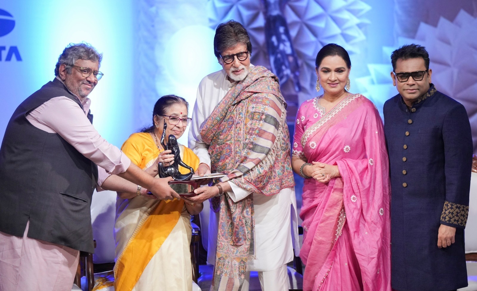 Amitabh Bachchan को मिला लता दीनानाथ मंगेशकर पुरस्कार
