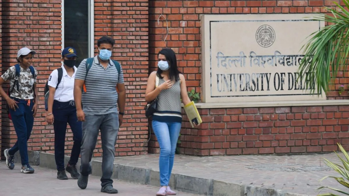 दिल्ली विश्वविद्यालय अगले साल से एक वर्षीय पीजी कोर्स की  करेगा शुरुआत , शिक्षकों का विरोध जारी