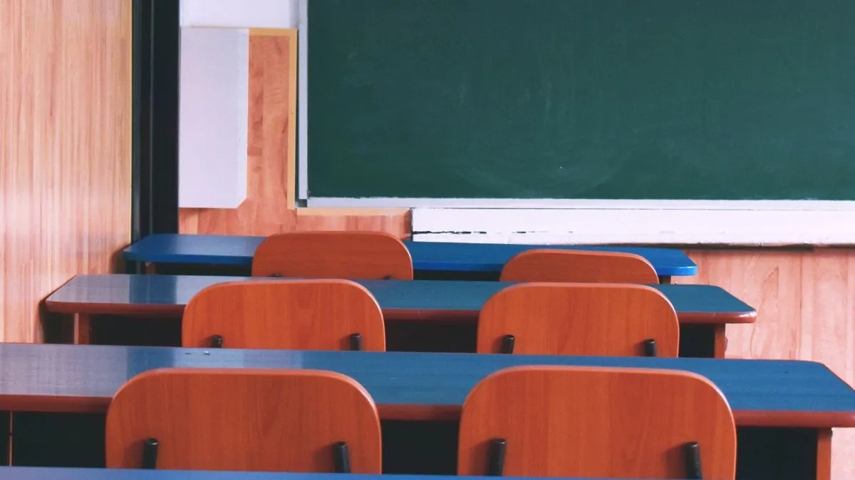 कुंभ मेला के कारण वाराणसी में स्कूल बंद, ऑनलाइन कक्षाएं जारी रहेंगी , जानें कब तक के लिए है आदेश