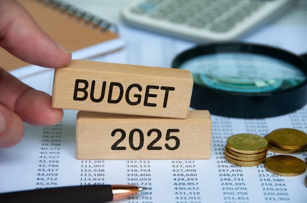 Budget 2025: टैक्‍स स्लैब में बदलाव, सीनियर सिटीजन को मिल सकती है छूट