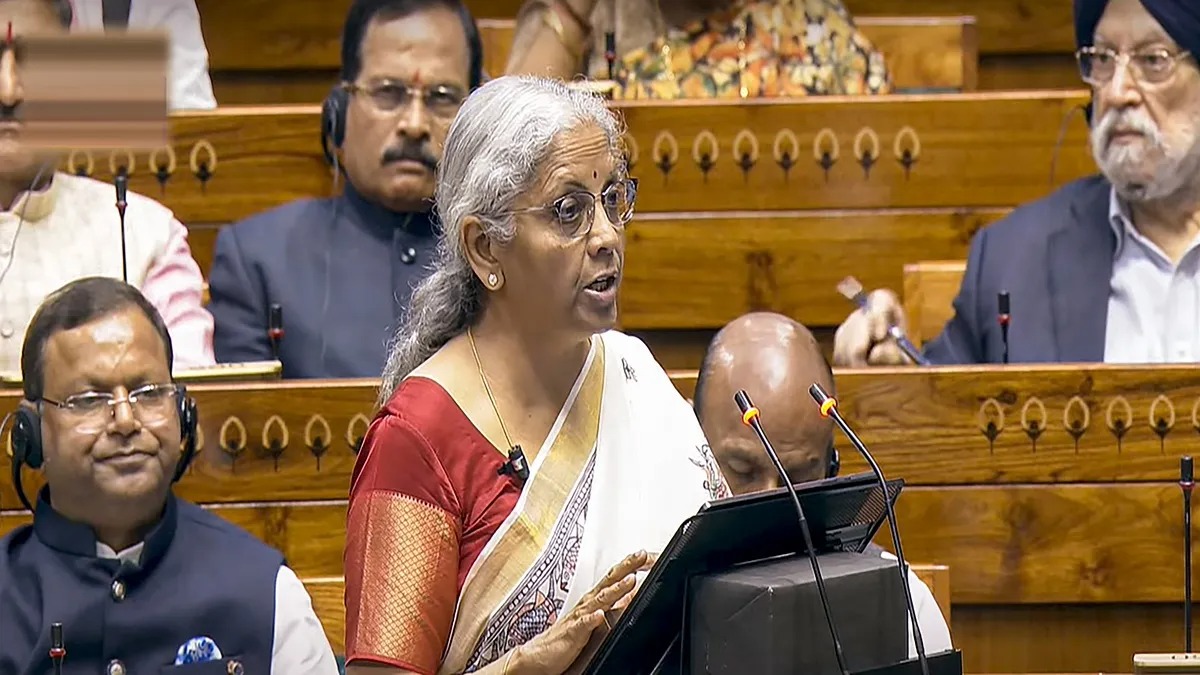 बजट 2025 में वित्त मंत्री का बयान: यदि आपके पास दो मकान हैं, तो मिलेगा यह फायदा