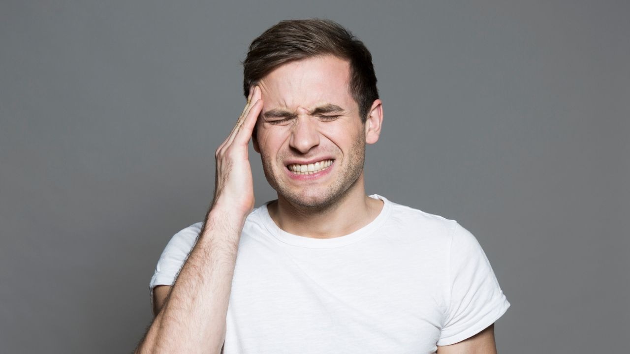 सिरदर्द हमेशा बना रहता है? जानिए यह किन बीमारियों का संकेत हो सकता है
