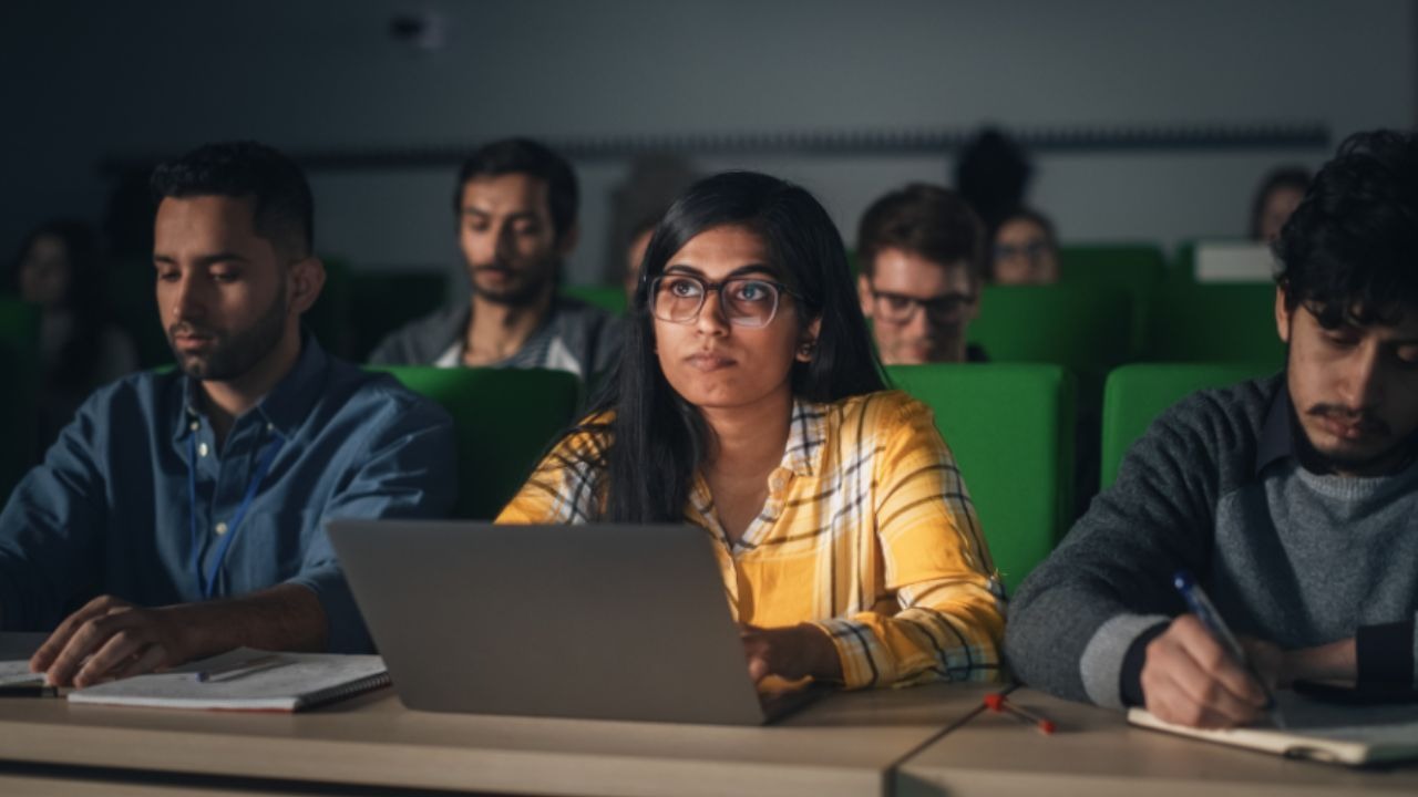अंग्रेजी सीखनी है तो इस स्वयं पोर्टल पर मुफ्त कोर्स करें, सिर्फ 15 हफ्तों में प्रोफेशनल बन जाएं