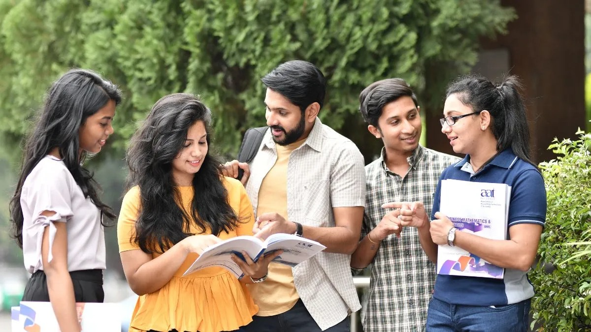असिस्टेंट प्रोफेसर के 1700 से ज्यादा पदों पर भर्ती, सैलरी और अन्य जरूरी जानकारी जानें