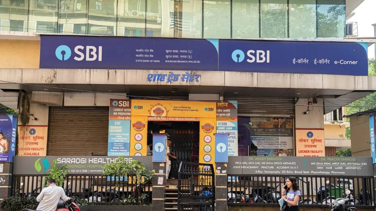 SBI ने अपने ग्राहकों को झटका दिया, एक महीने में दूसरी बार FD पर ब्याज दरें घटाईं