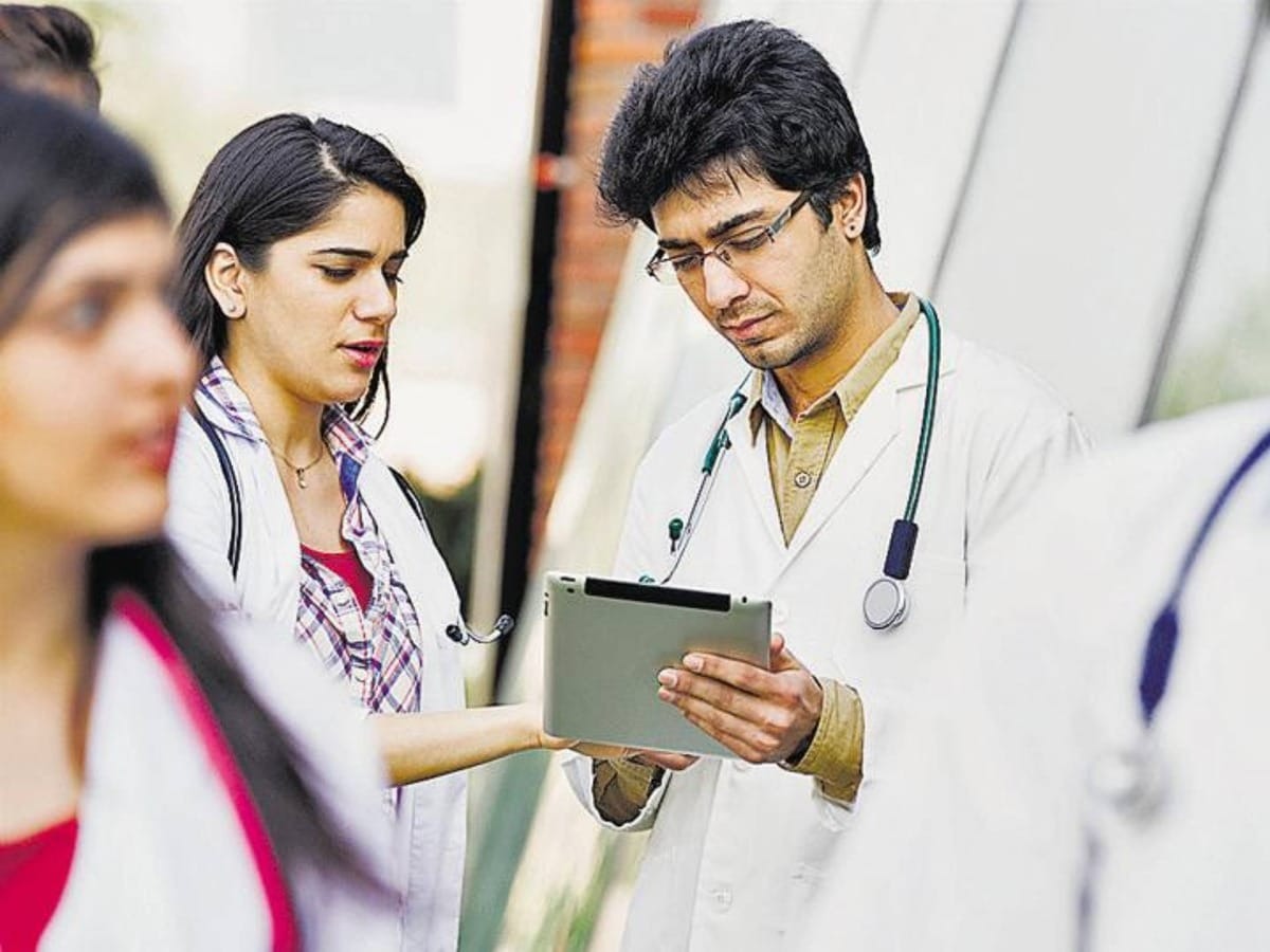 पश्चिम बंगाल में NEET UG काउंसलिंग 2025 अनिश्चितकाल के लिए स्थगित, हजारों छात्र भविष्य को लेकर चिंतित
