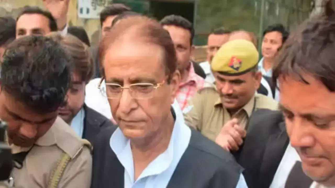 “आजम खान की रिहाई पर सस्पेंस: मुरादाबाद से परवाना न आने पर अटकी रिहाई, सीतापुर में लगी धारा 163”