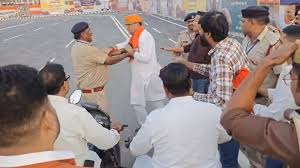 वाराणसी में BJP विधायक और RPF जवान में हाथापाई, PM मोदी के कार्यक्रम के दौरान मचा हंगामा