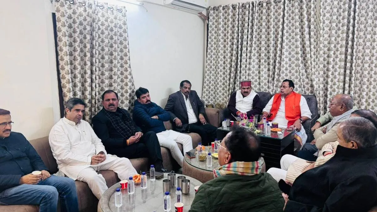 यूपी सियासत में नई सरगर्मी, ब्राह्मण विधायकों की बैठक ने खींचा दिल्ली तक ध्यान