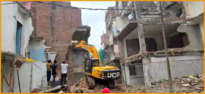 वाराणसी: दालमंडी चौड़ीकरण परियोजना में वीडीए की बड़ी कार्रवाई, तीन अवैध भवन ध्वस्त; अब तक करीब 170 निर्माण हटाए गए