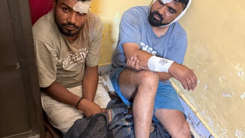 बंथरा में किराना व्यापारी के घर चोरी करते दो आरोपी पकड़े गए, ग्रामीणों ने घेरकर पुलिस के हवाले किया