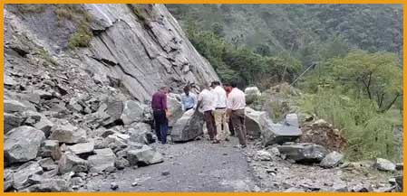 चमोली में भूस्खलन से नंदप्रयाग-नंदानगर मार्ग बंद, भारी बोल्डर गिरने से यातायात ठप; 13 जुलाई तक भारी बारिश का अलर्ट