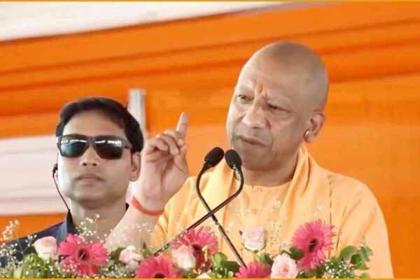 हनुमानगढ़ी की सीढ़ियों पर नमाज का जिक्र कर सीएम योगी का सपा-कांग्रेस पर हमला, बोले- जामा मस्जिद में हनुमान चालीसा पढ़वा सकते हैं क्या?