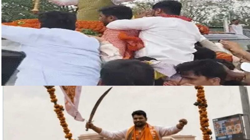 भाजयुमो प्रदेश अध्यक्ष रोहित मिश्रा का शक्ति प्रदर्शन, रोड शो से लखनऊ में लगा जाम; क्रेन से पहनाई गई माला
