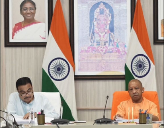 उत्तर प्रदेश में विश्वस्तरीय सड़क संपर्क विकसित करना प्राथमिकता: नितिन गडकरी
