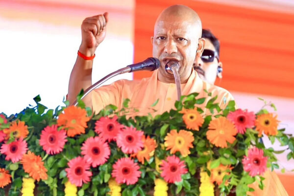 दूधेश्वरनाथ धाम में जलाभिषेक के बाद बुलंदशहर पहुंचे सीएम योगी, बोले—’संस्कृत हमारी ज्ञान परंपरा की वाहिका, आत्म अनुशासन ही सफलता का मूल मंत्र’