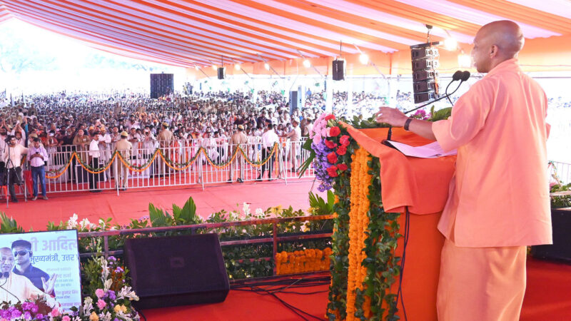 लोधेश्वर धाम पहुंचे सीएम योगी, महादेव का किया अभिषेक; निर्माणाधीन कॉरिडोर का निरीक्षण, करोड़ों की योजनाओं के लाभ बांटे