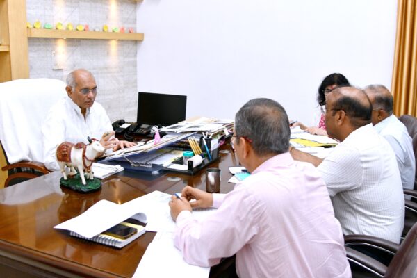 बाढ़ प्रभावित क्षेत्रों में पशुओं के लिए चारा सुनिश्चित करें, महिलाओं को मिले प्राथमिकता : पशुधन मंत्री धर्मपाल सिंह