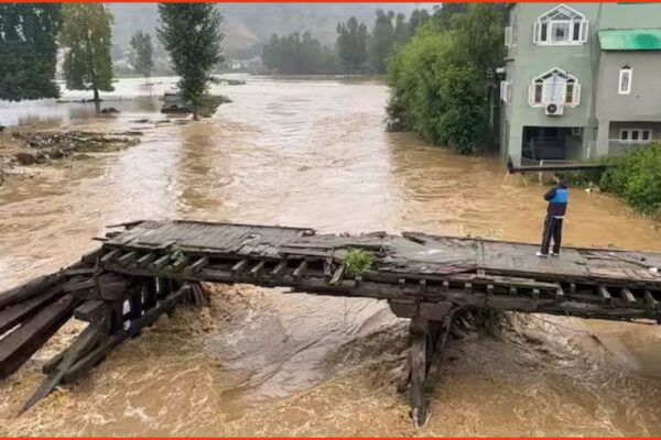 भारी बारिश से जम्मू-कश्मीर बेहाल, अमरनाथ-वैष्णो देवी और शिव खोरी यात्रा दूसरे दिन भी स्थगित