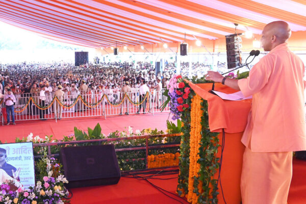 “जब सनातन सुरक्षित, तभी हम सुरक्षित” : बाराबंकी में सीएम योगी ने 542.41 करोड़ की 82 परियोजनाओं की दी सौगात