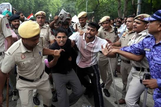 ‘संसद चलो’ प्रदर्शन हिंसा: दिल्ली पुलिस ने दर्ज कीं 4 एफआईआर, पुलिस बल प्रयोग मामले पर हाईकोर्ट में बुधवार को सुनवाई