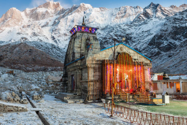 उत्तराखंड में फिर शुरू हुई चारधाम यात्रा, मौसम में सुधार के बाद श्रद्धालुओं के लिए खुले यात्रा मार्ग