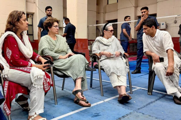 पुलिस हिरासत से रिहा हुए राहुल, प्रियंका और अखिलेश; बोले- शिक्षा मंत्री धर्मेंद्र प्रधान दें इस्तीफा, छात्रों की मांगों पर हो चर्चा