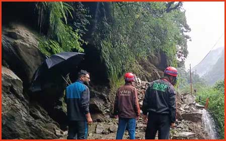 उत्तराखंड में बारिश का कहर: भूस्खलन से 142 सड़कें बंद, 6 जिलों में येलो अलर्ट जारी