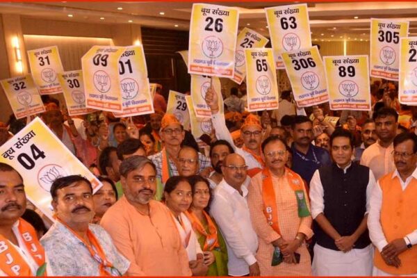 यूपी की सभी 403 सीटों पर भाजपा का चुनावी शक्ति प्रदर्शन, बूथ अध्यक्ष सम्मेलनों से परखी संगठन की तैयारी
