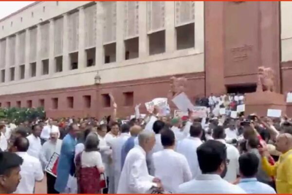 छात्र आंदोलन पर संसद में टकराव, हंगामे के बीच लोकसभा-राज्यसभा की कार्यवाही स्थगित