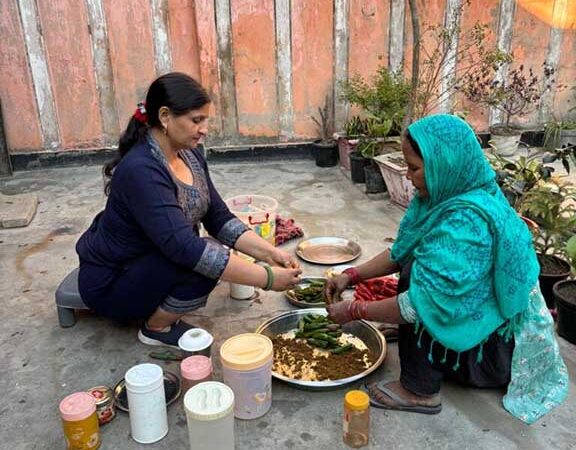 उत्तर प्रदेश में स्वयं सहायता समूहों से सशक्त हो रहीं महिलाएं, नीतू कुंडू बनीं आत्मनिर्भरता की मिसाल