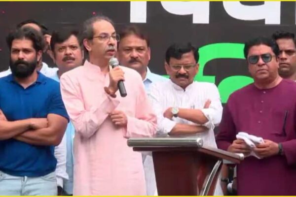 मुंबई में छात्रों के समर्थन में साथ आए उद्धव-राज ठाकरे, नीट आंदोलन की सफलता पर निकाला विजय मार्च