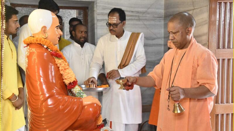 गुरु पूर्णिमा पर गुरु और शिष्य दोनों भूमिका में दिखेंगे मुख्यमंत्री योगी आदित्यनाथ, गोरखनाथ मंदिर में निभाएंगे परंपरा