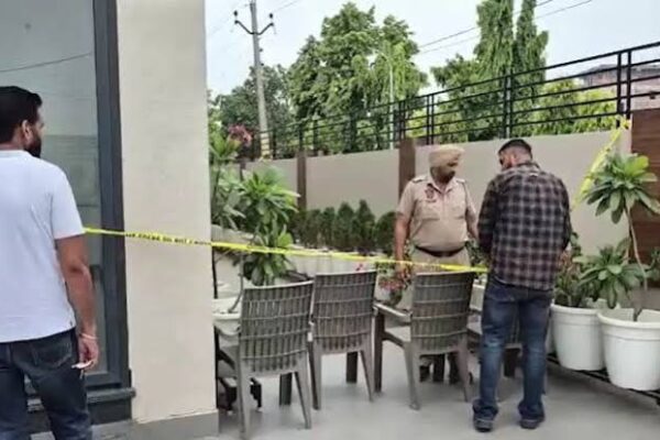 पंजाब में बड़ा हमला! BJP दफ्तर पर फेंका गया पेट्रोल बम, पुलिस जांच में जुटी