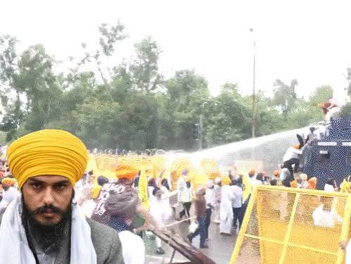 चंडीगढ़ में ‘वारिस पंजाब दे’ समर्थकों का हंगामा, पुलिस ने संभाला मोर्चा