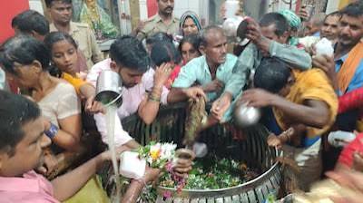 सावन के पहले दिन अयोध्या में उमड़ा शिवभक्तों का सैलाब, क्षीरेश्वर नाथ और नागेश्वरनाथ मंदिर में जलाभिषेक के लिए लगी लंबी कतारें