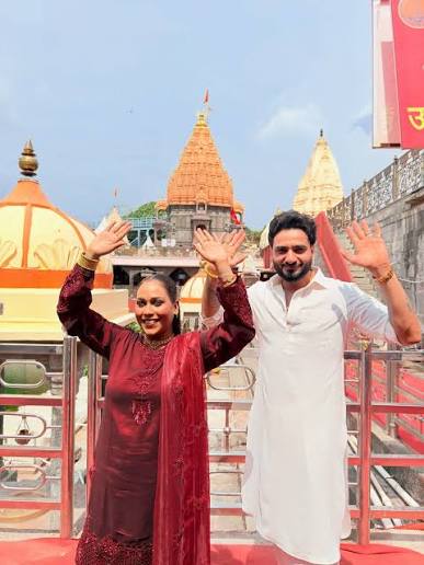 महाकाल मंदिर में अफसाना खान ने की पूजा-अर्चना, सोशल मीडिया पर छिड़ी बहस